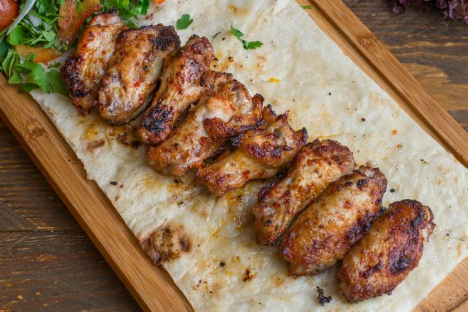 Ailles de poulet a deguster avec delicatesse, plat preparer a la maison