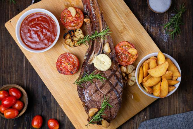 Plat du steak Royal à la Truffe Noire a partir de chez vous avec la four