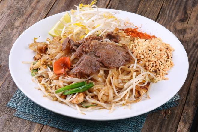 Spaghetti avec viande de boeuf preparer a la maison avec du riz